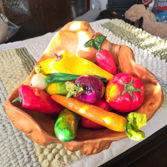 13 Piece Vintage Handcrafted Realistic Life Size Paper Mache Fruit & Vegetables - Picture 3 of 11